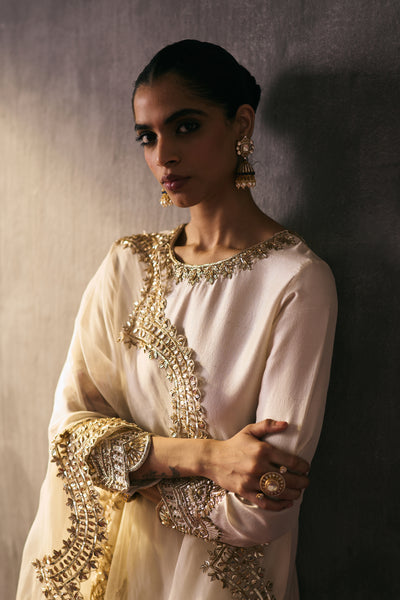 Off white scallop dupatta